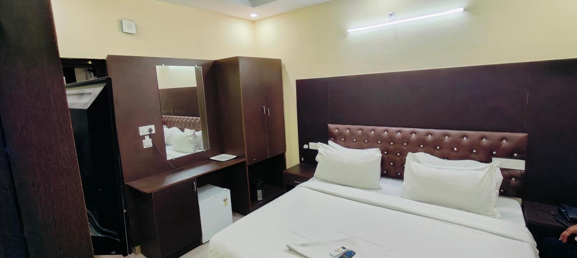 Pph Royal Gs Comforts Opp Mall Of Asia Бангалор Экстерьер фото